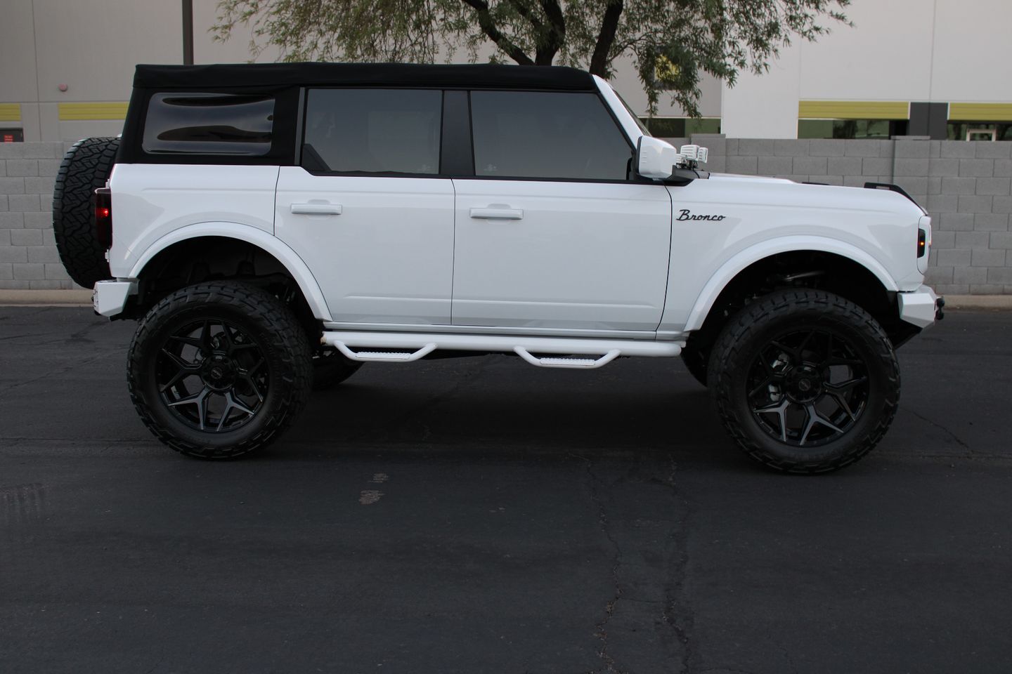 Owner 2022 Ford Bronco, White with 4005 Miles available now!