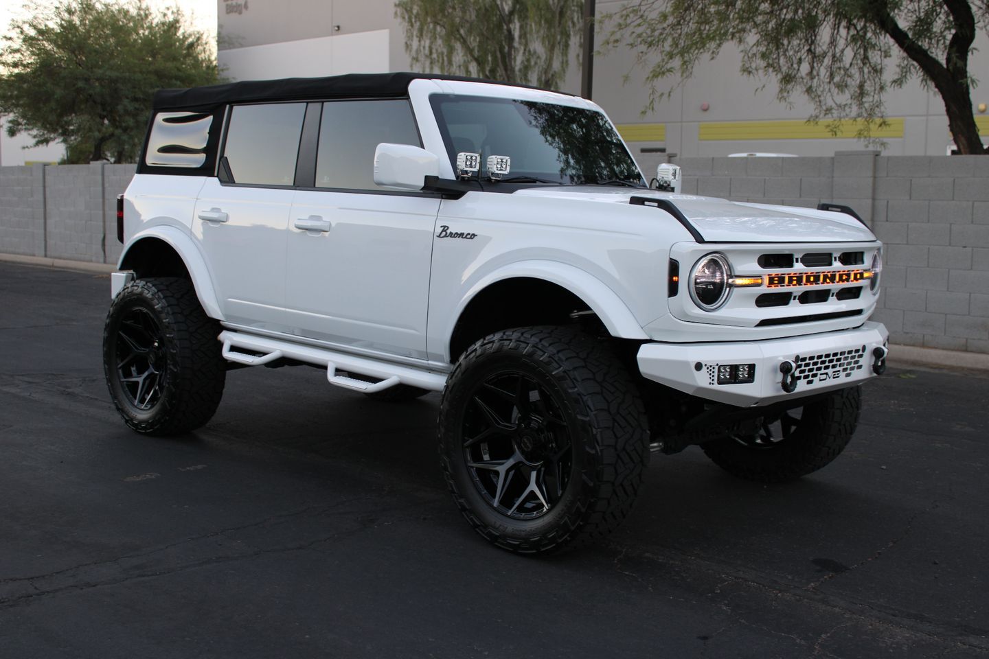 2022 Ford Bronco, White with 4005 Miles available now!