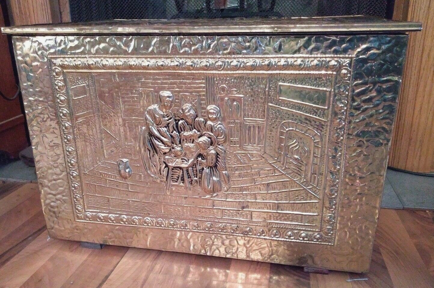 VINTAGE 1970'S BRASS/WOOD  TINDER/FIRE BOX WITH HAMMERED DESIGN 23X15X15