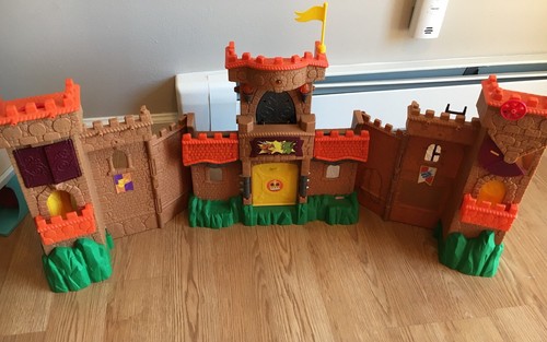 Imaginext Eagle Talon Castle Play Set W Accessories & Figures Fisher-Price 2012!