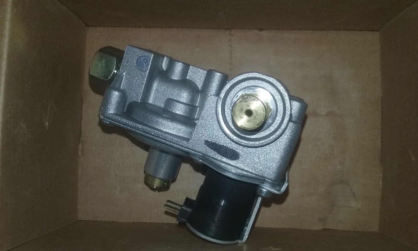 Maytag 37001002. Assembly Gas Valve. Genuine OEM. IN A++ condition.