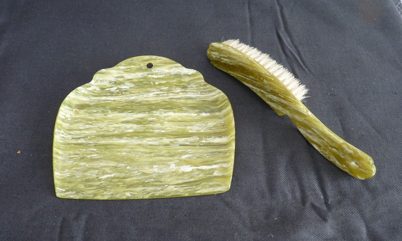 Altes Kehrset Tischkehrgarnitur  Schaufel & Besen  Bakelit  Galalith  Kunstharz