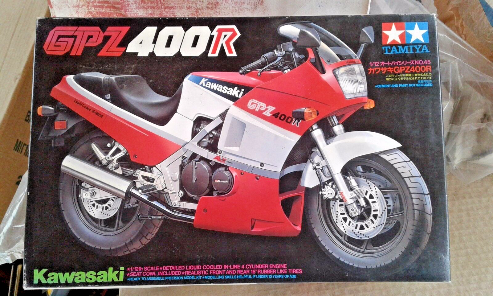 Kawasaki GPZ400R 1/12 プラモデル 1/12 Tamiya kit, KAWASAKI GPZ 400 R, highly detailed , 80s