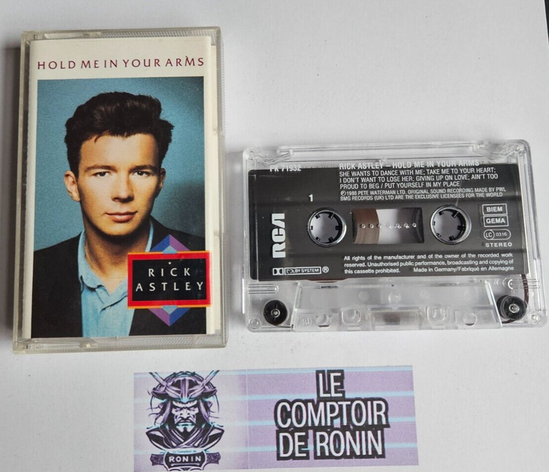 Cassette Audio Musique K7 Tape :  Rick Astley - Hold Me In Your Arms - Bon Etat