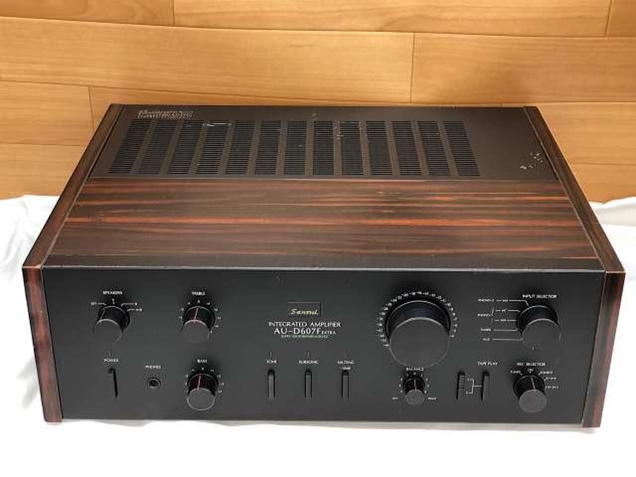 【動作良好】サンスイ　AU-D707 プリメインアンプ　オーディオ　動作品 サンスイ Sansui AU-D707 プリメインアンプ