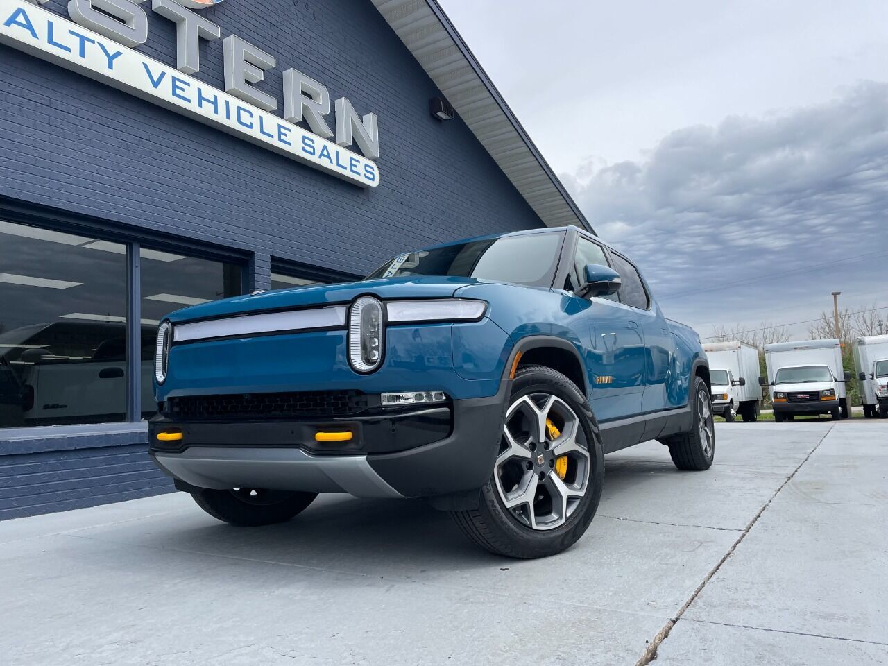 Owner 2022 Rivian R1T Tonneau Adventure