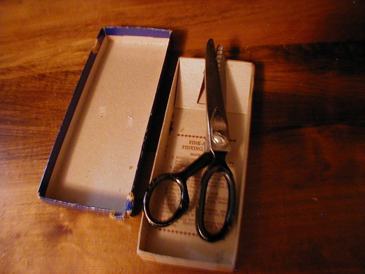 VINTAGE PINK-ALONG PINKING SHEAR IN ORIGINAL BOX