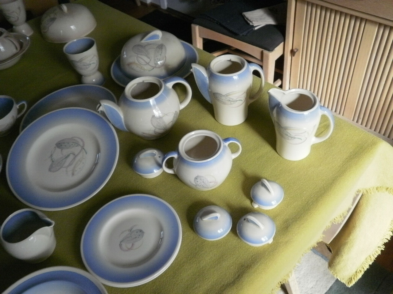 Susie Cooper Kestrel Blue Feather Breakfast Set