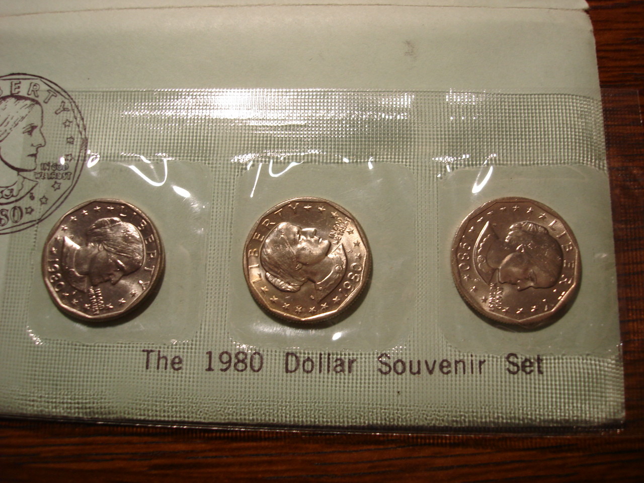 1980 UNCIRCULATED MINT SOUVENIR SUSAN B ANTHONY THREE COIN SET (P D S).