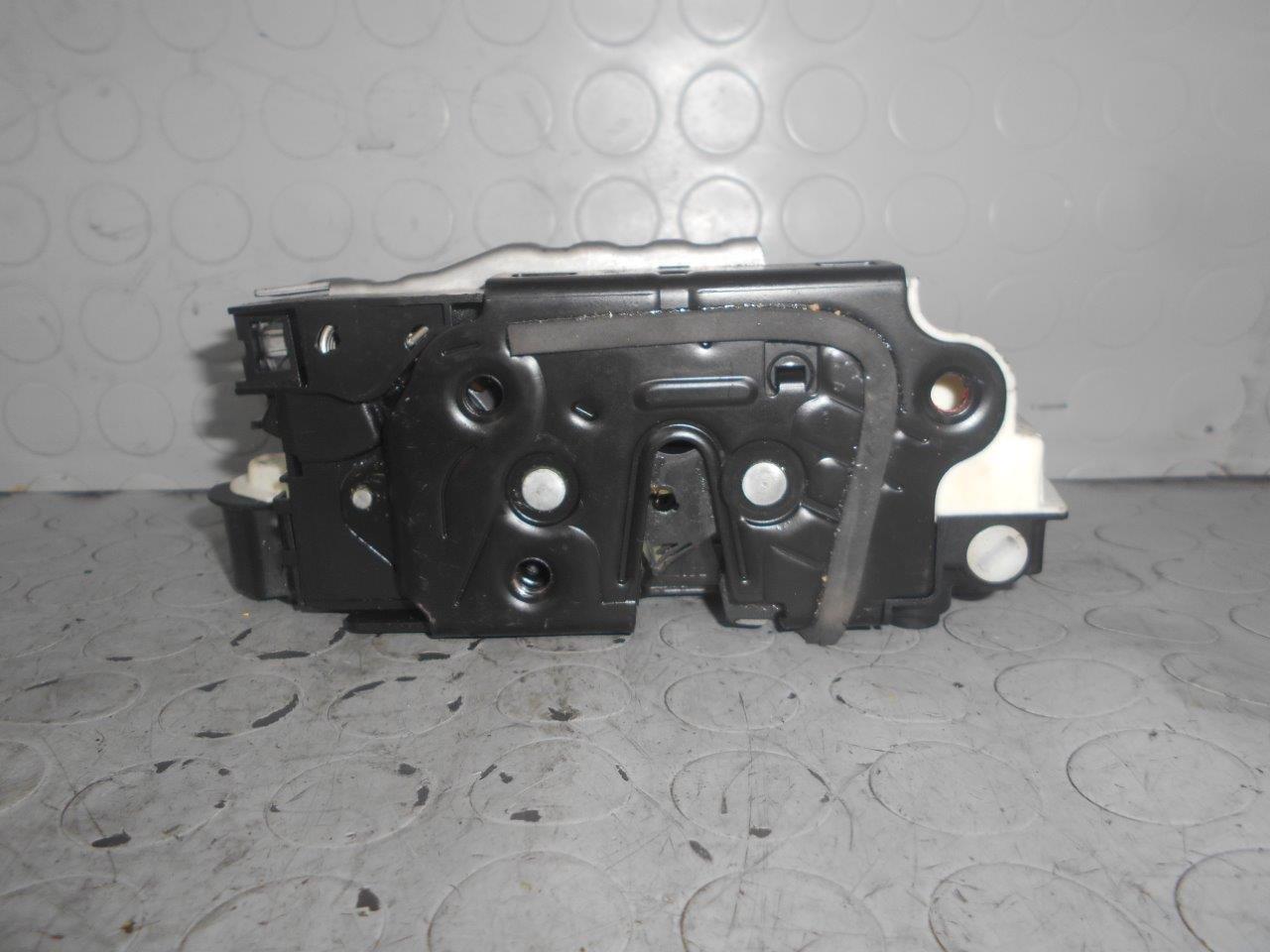 Serratura porta posteriore sinistra VOLKSWAGEN TIGUAN 5N0839015J