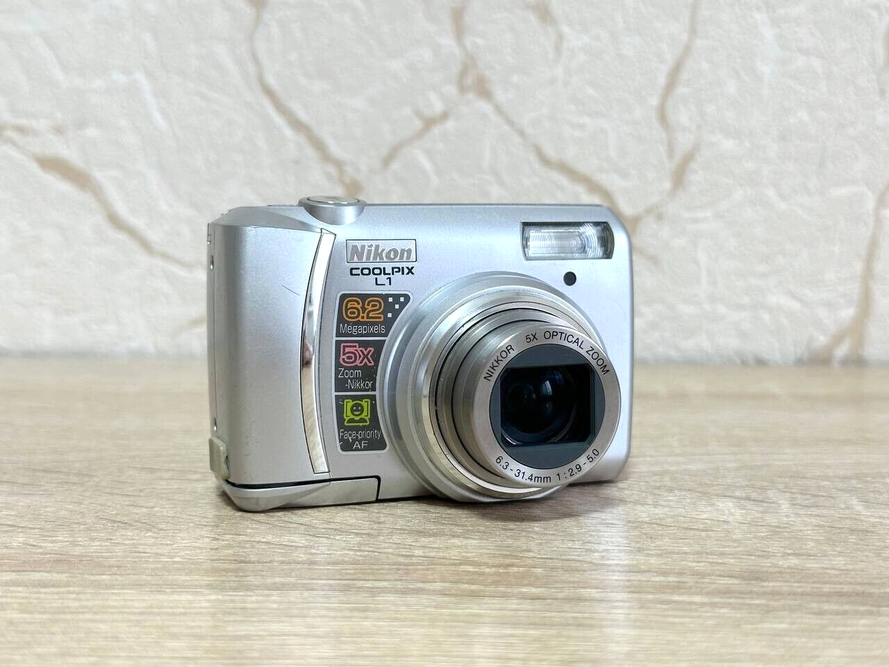 Nikon COOLPIX L15 動作確認済み 1200px-Nikon_Coolpix_L15.JPG