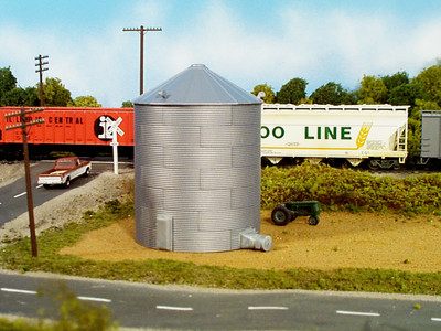 RIX 304 HO Corrugated 30′ Grain Bin (KIT) MODELRRSUPPLY $5 Coupon Offer