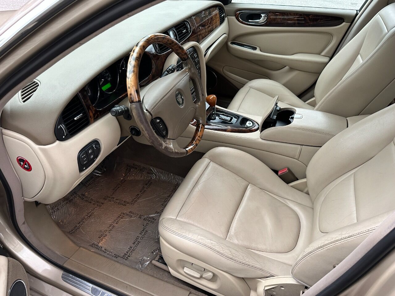 Owner 2004 Jaguar XJ-Series, Champagne with 98665 Miles available now!