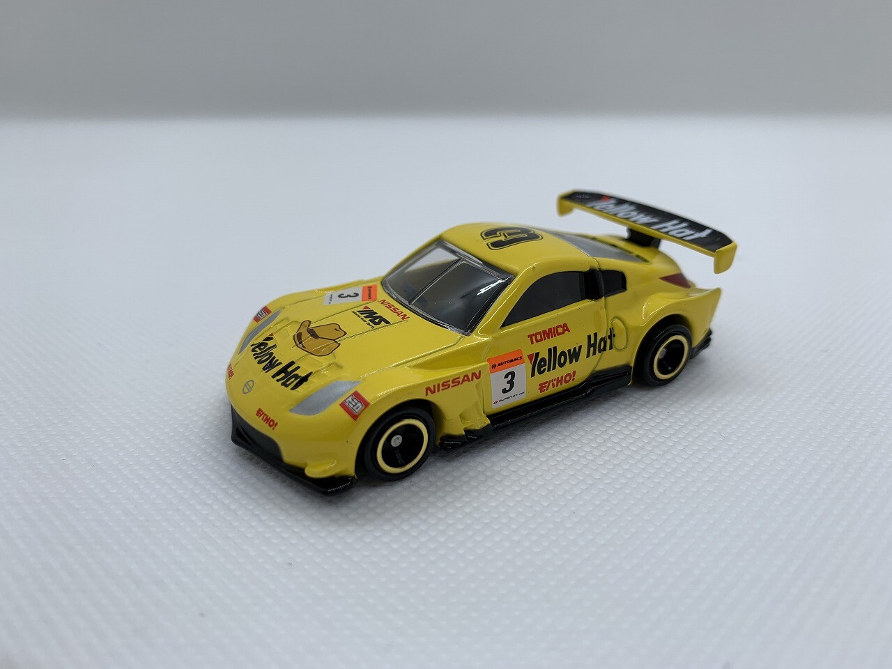 TOMICA SUPER GT YELLOW HAT NISSAN FAIRLADY Z yellow color