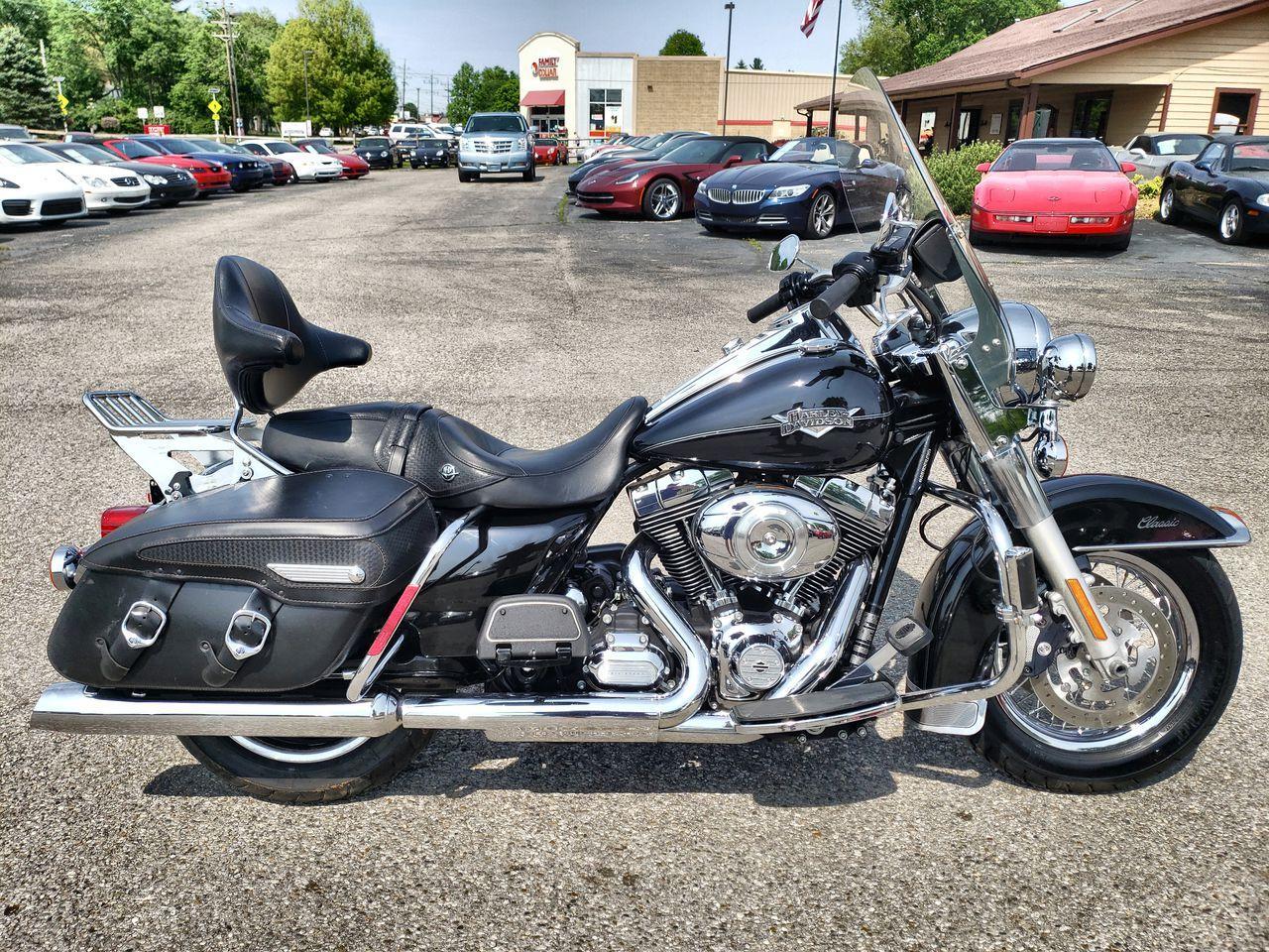 2012 HARLEY-DAVIDSON FLHRC ROAD KING CLASSIC, VIVID BLACK with 11392 Miles avail