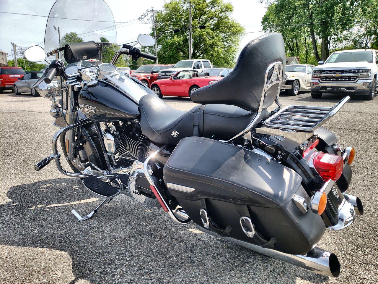 Owner 2012 HARLEY-DAVIDSON FLHRC ROAD KING CLASSIC, VIVID BLACK with 11392 Miles avail