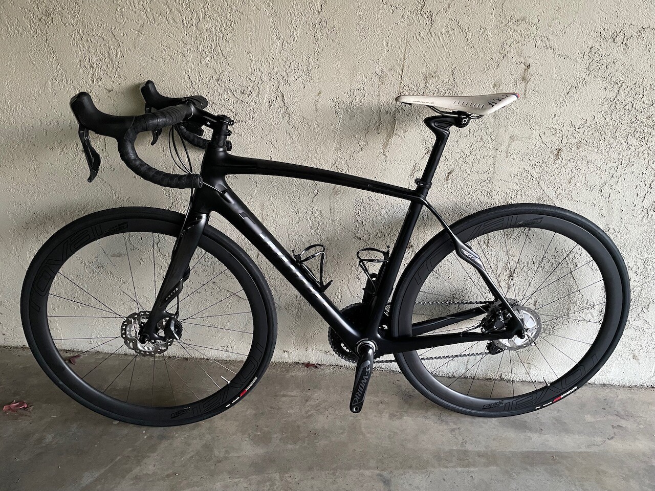 Specialized S-Works Roubaix Dura-Ace Di2 Carbon Disc Road Specialized S-Works Roubaix Dura-Ace Di2 Carbon Disc Road