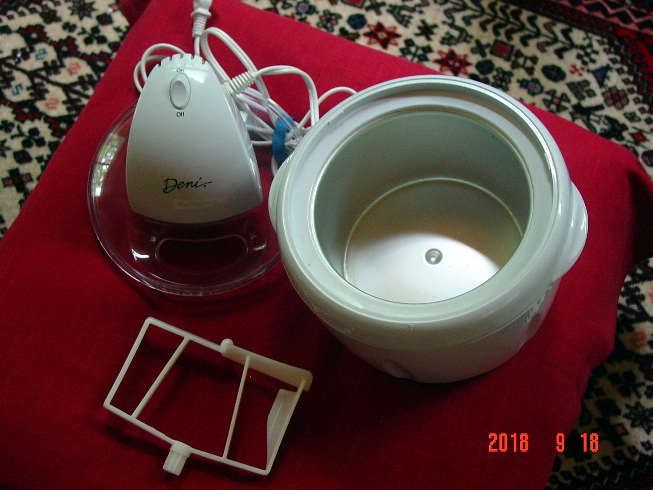 Deni 5000 compact ice cream maker with booklet
