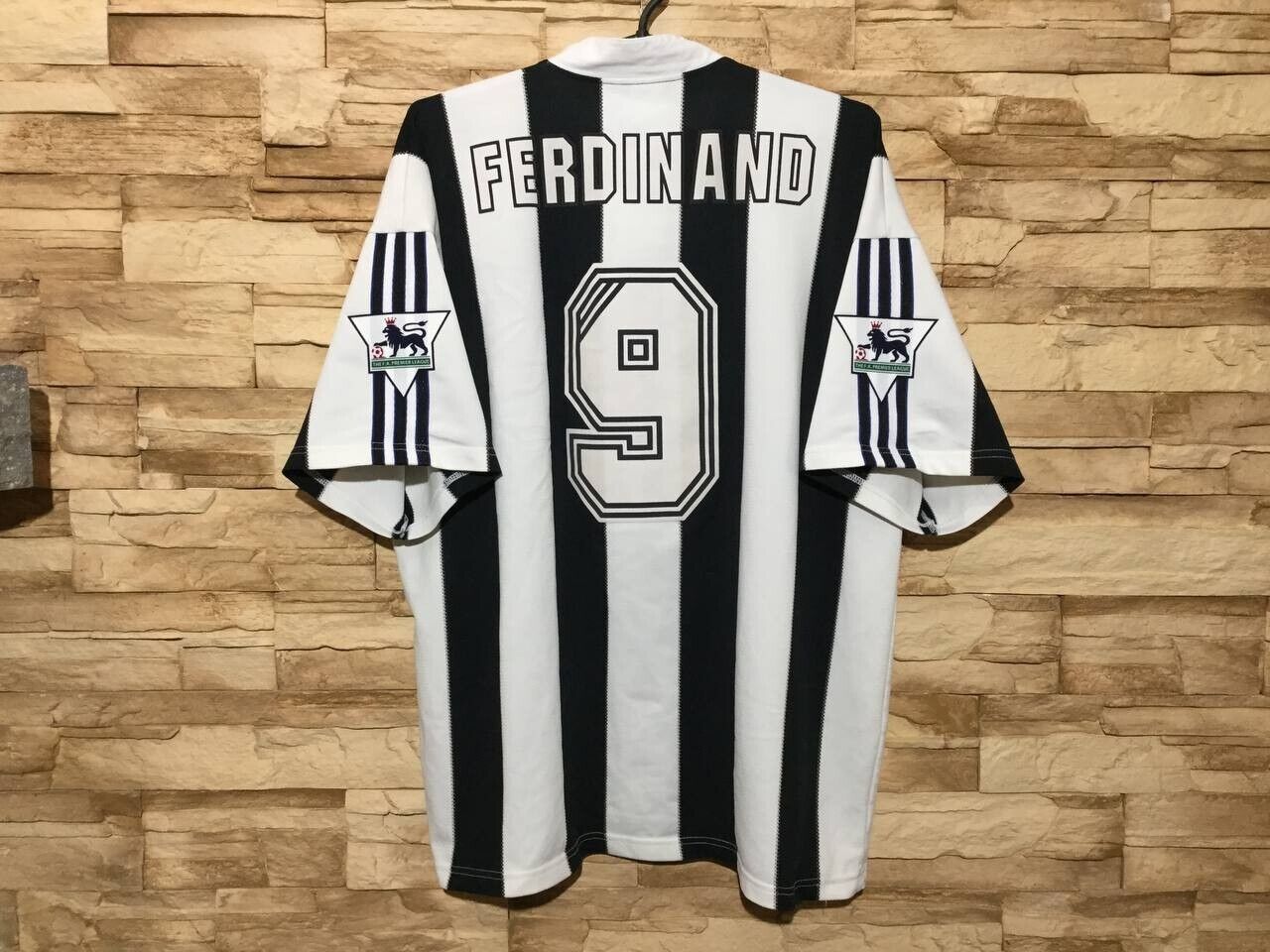 NEWCASTLE UNITED 1995 1997 Home Football Shirt Soccer Jersey NEWCASTLE UNITED 1995 1997 Home Football Shirt Soccer Jersey