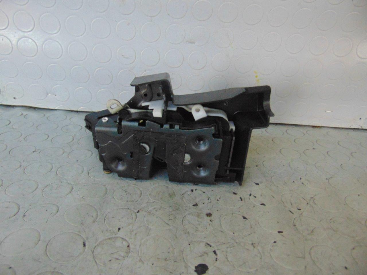 Serratura sinistra FORD FOCUS 3M5AR21813EP