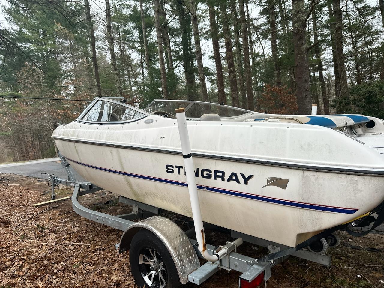 Owner 2004 Stingray 20' Boat Located in Easton, MA - No Trailer