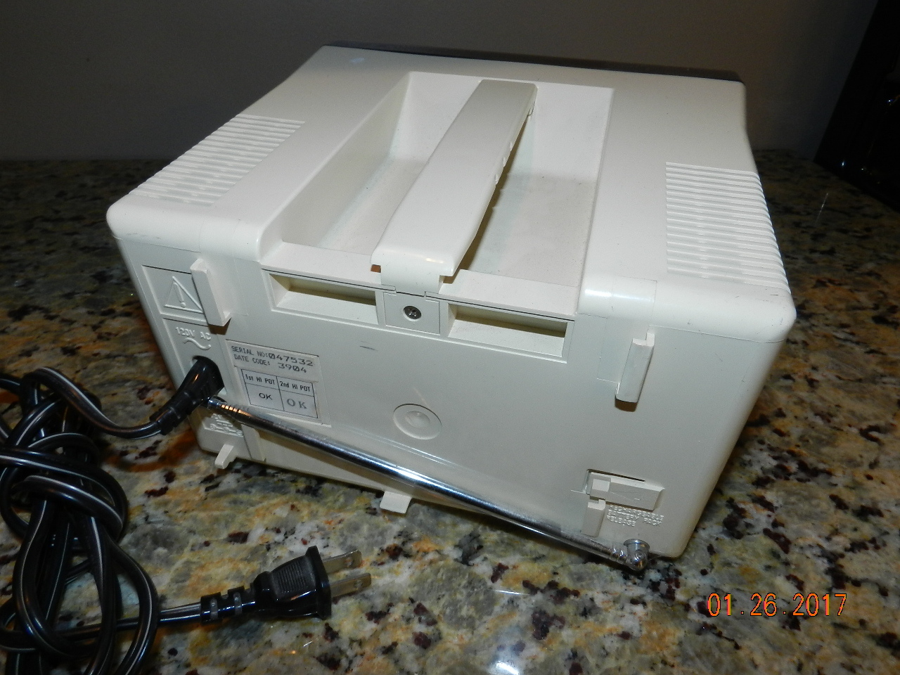 General Electric Spacemaker Television FM/AM Radio Model 7-7160A