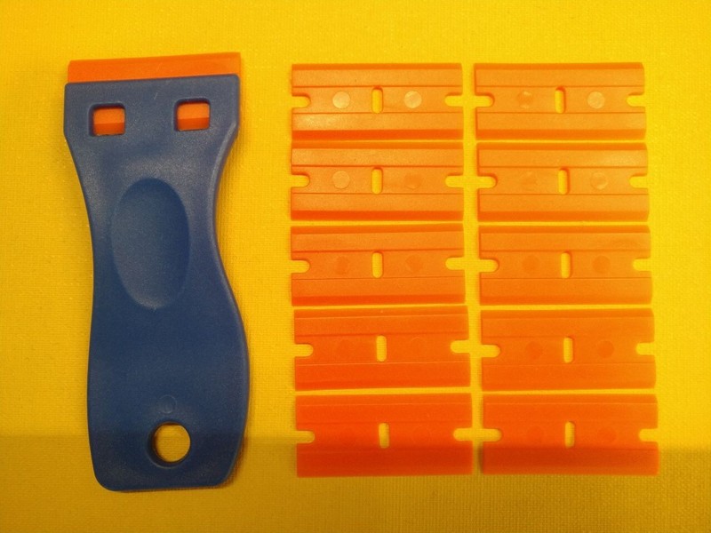 Mini Kunststoff Schaber Mit 10 Klingen - Plastikspachtel - Schnellversand