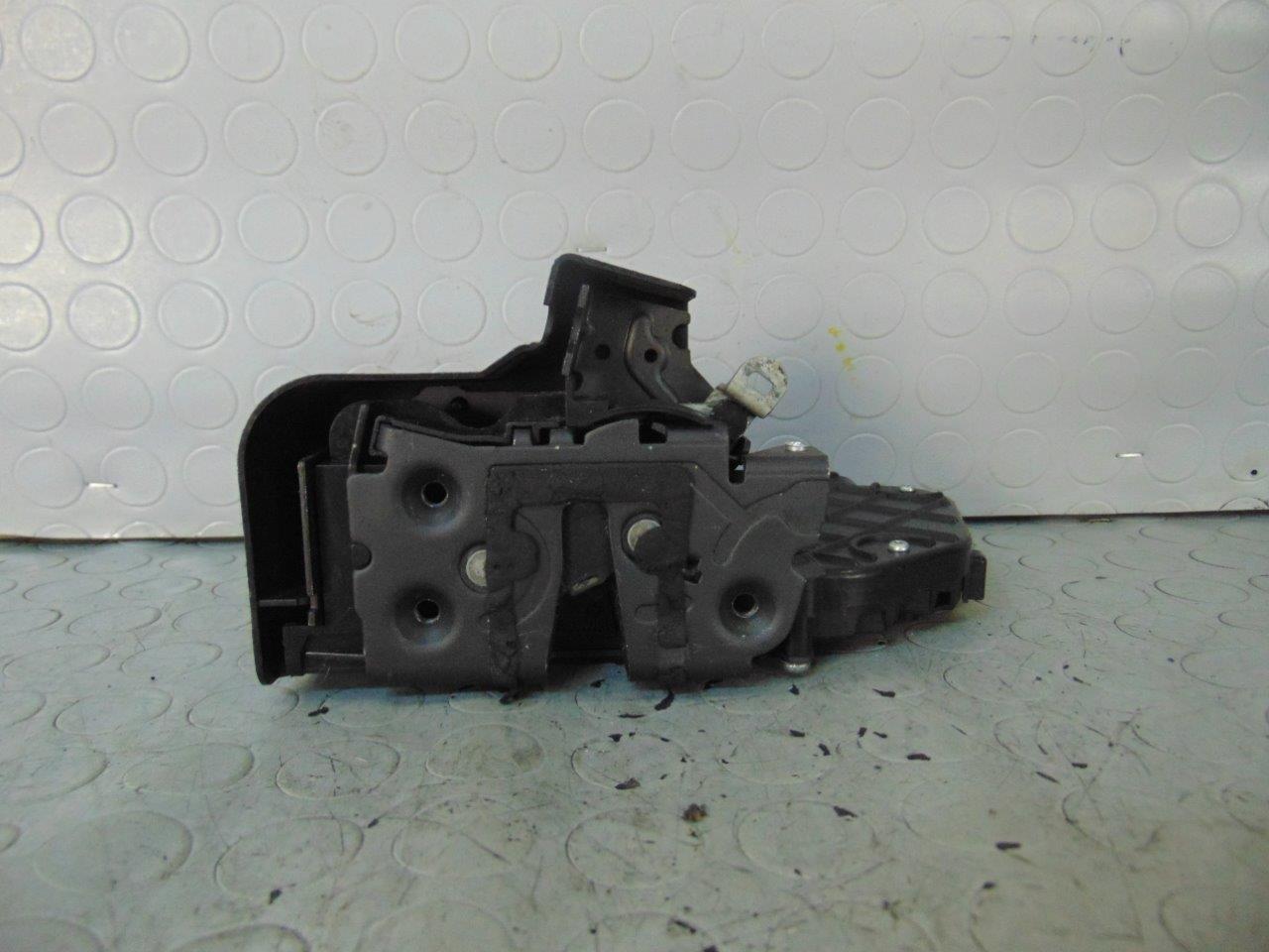 Serratura anteriore sinistra FORD FOCUS 3M5AR21812CK