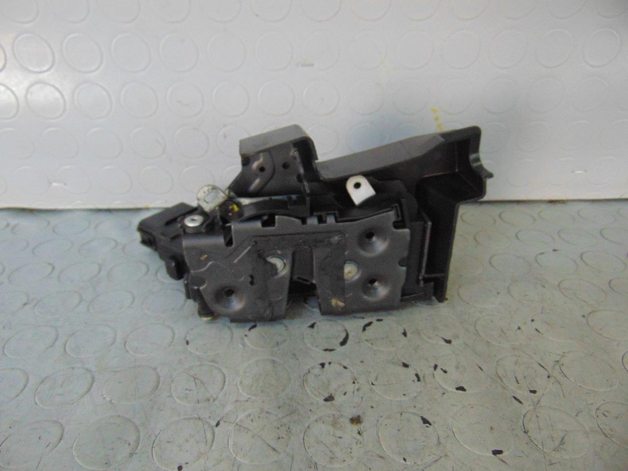 Serratura anteriore sinistra FORD C-MAX 3M5AR21813ER