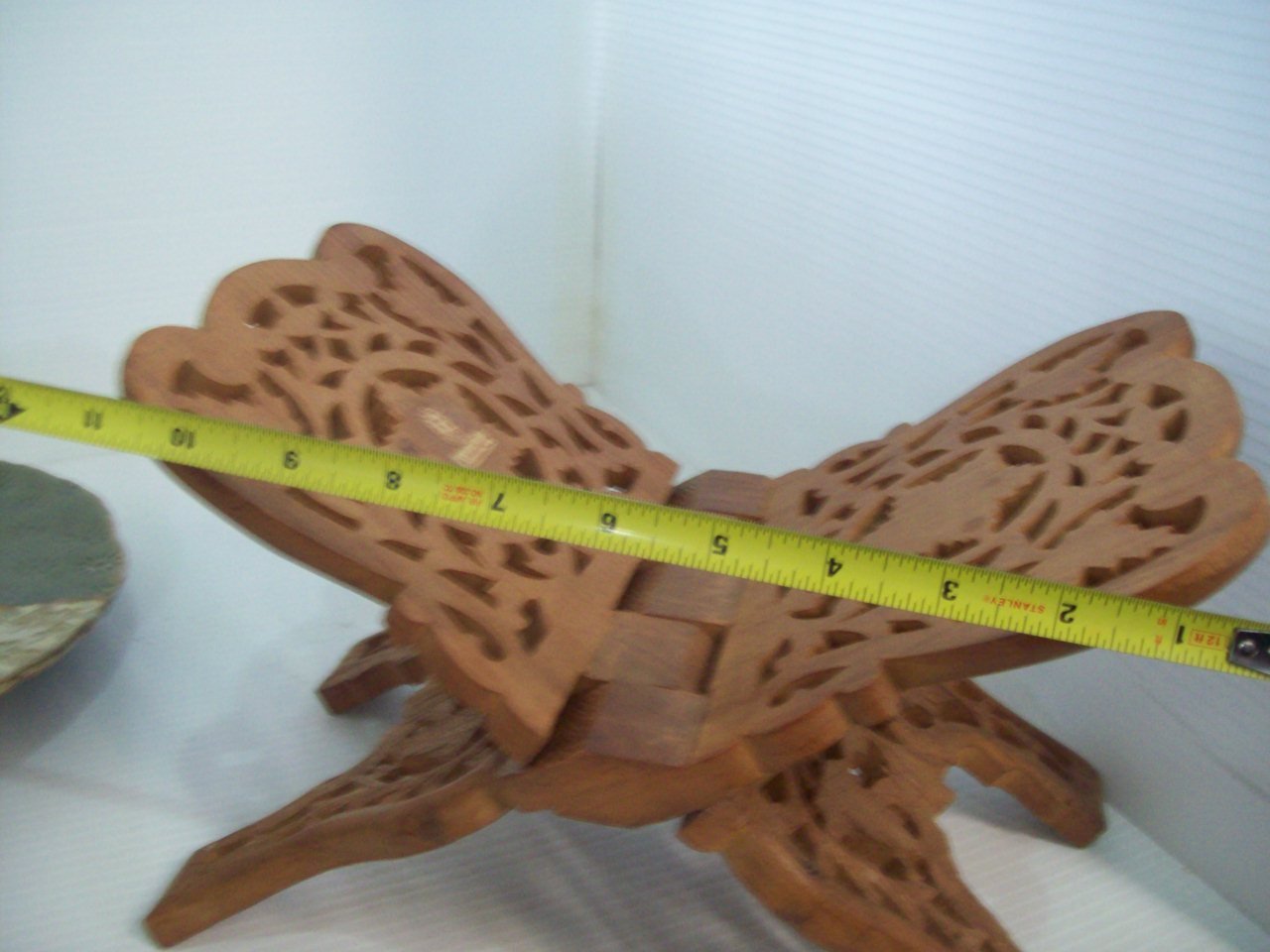 Vintage Detailed Hand Carved Wooden Book Stand Holder Bible Tabletop Display  B1