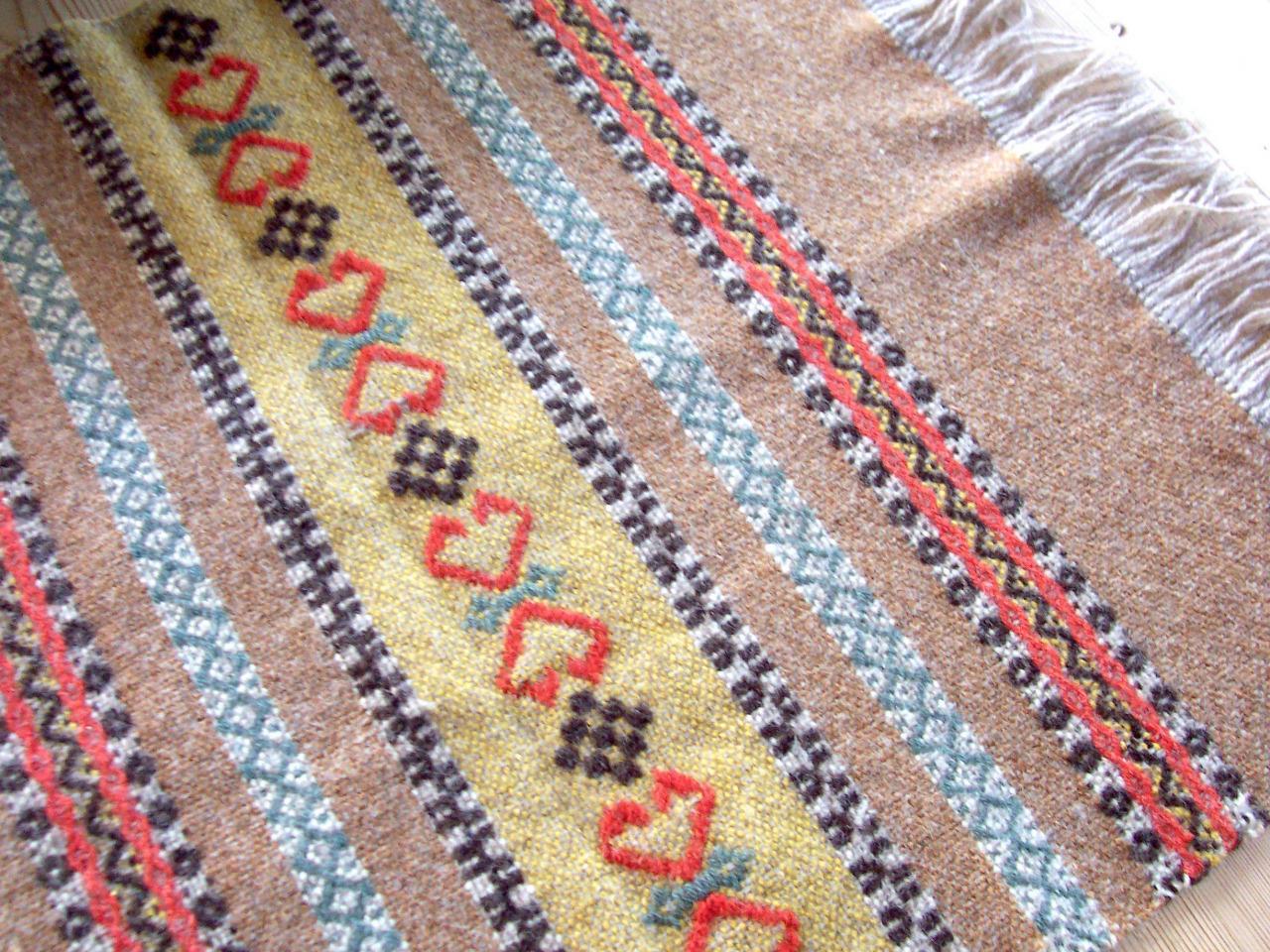 HANDSOME ANTIQUE NORWEGIAN TABLE RUNNER with a raw wool look. From Norway.
