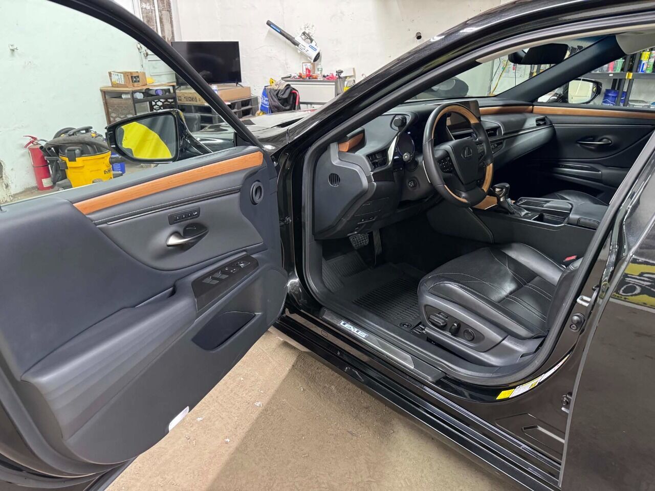 Owner 2019 Lexus ES 350 Luxury 4dr Sedan 55456 Miles for sale!