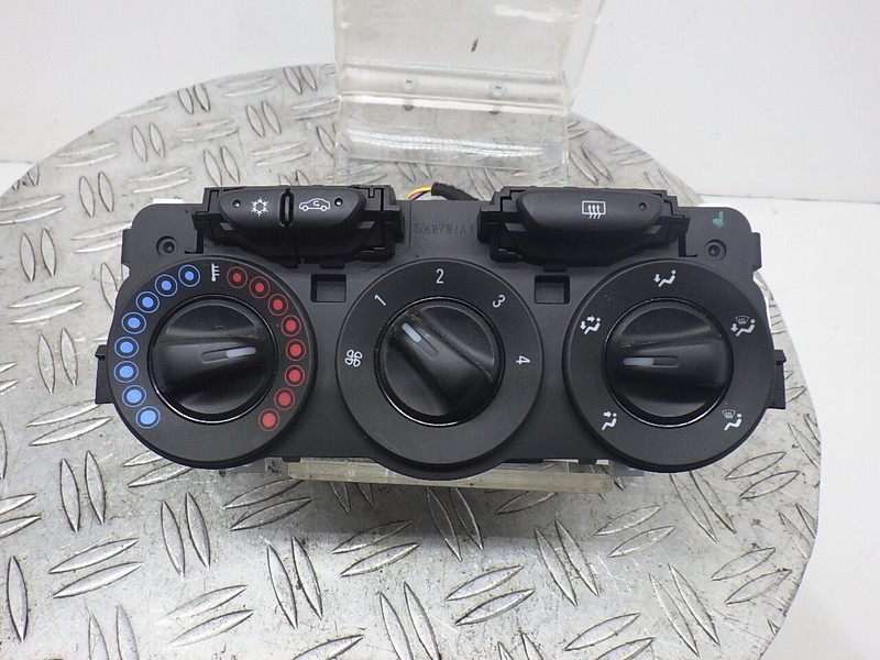 Heizungsbetï¿½Tigung (Konsole) Opel Corsa E (X15)  24500 Km 5317803 2016-08-24