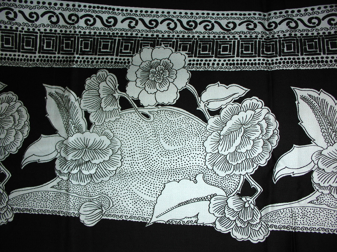 Vintage Black Japan Screen Print Kimono Fabric panel 4 yrds