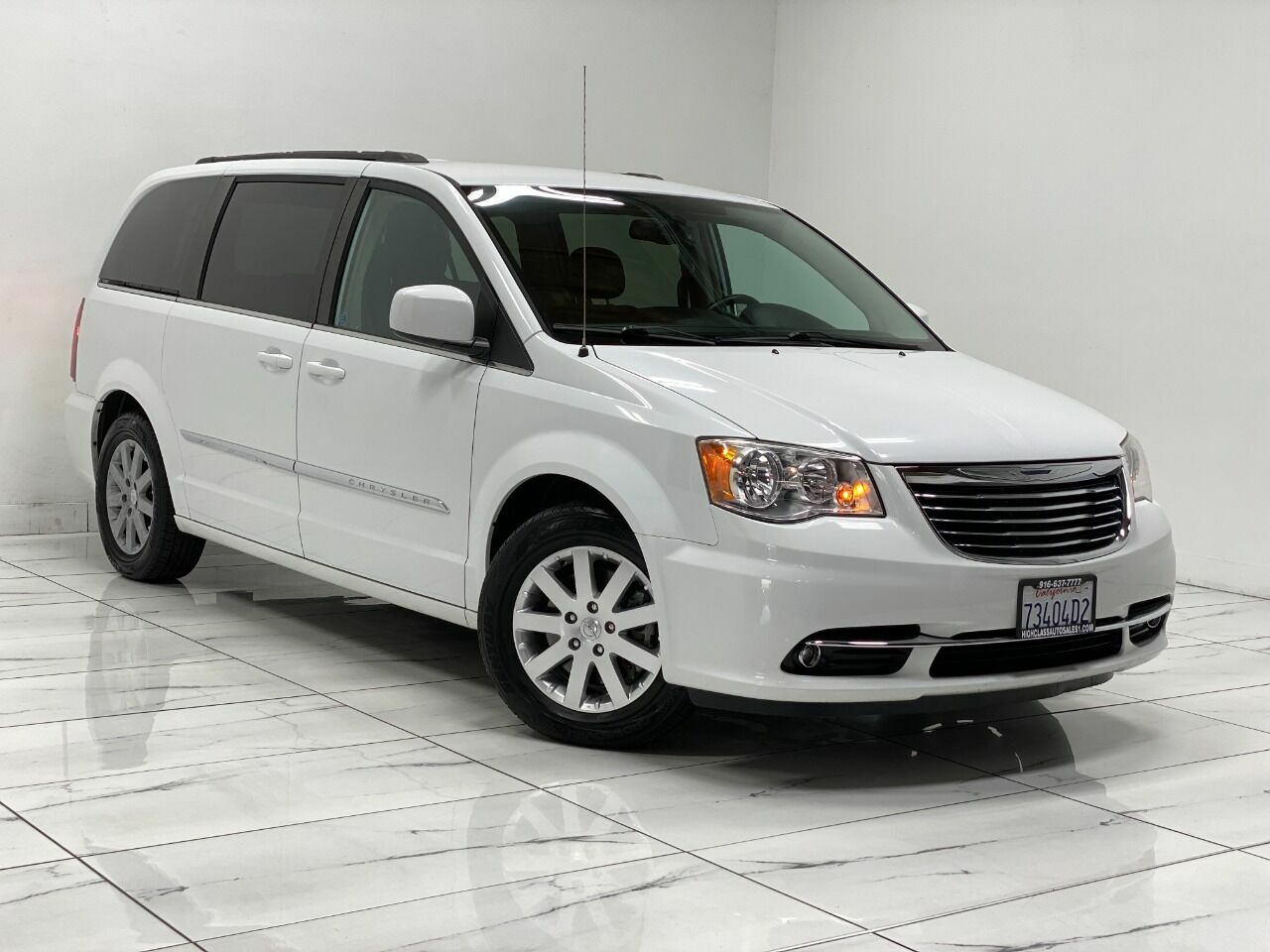 2014 Chrysler Town And Country Touring 4dr Mini Van 67589 Miles White