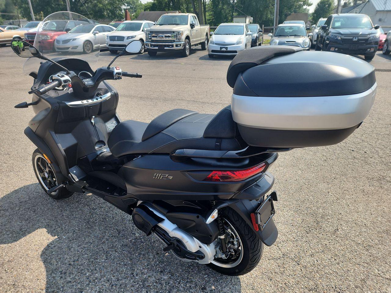 Owner 2016 PIAGGIO MP3 500 SPORT VESPA, BLACK with 6323 Miles available now!