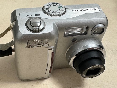 Nikon Coolpix 775 Compact Digital Camera 2.1MP 3x Optical Zoom EN-EL1 Battery