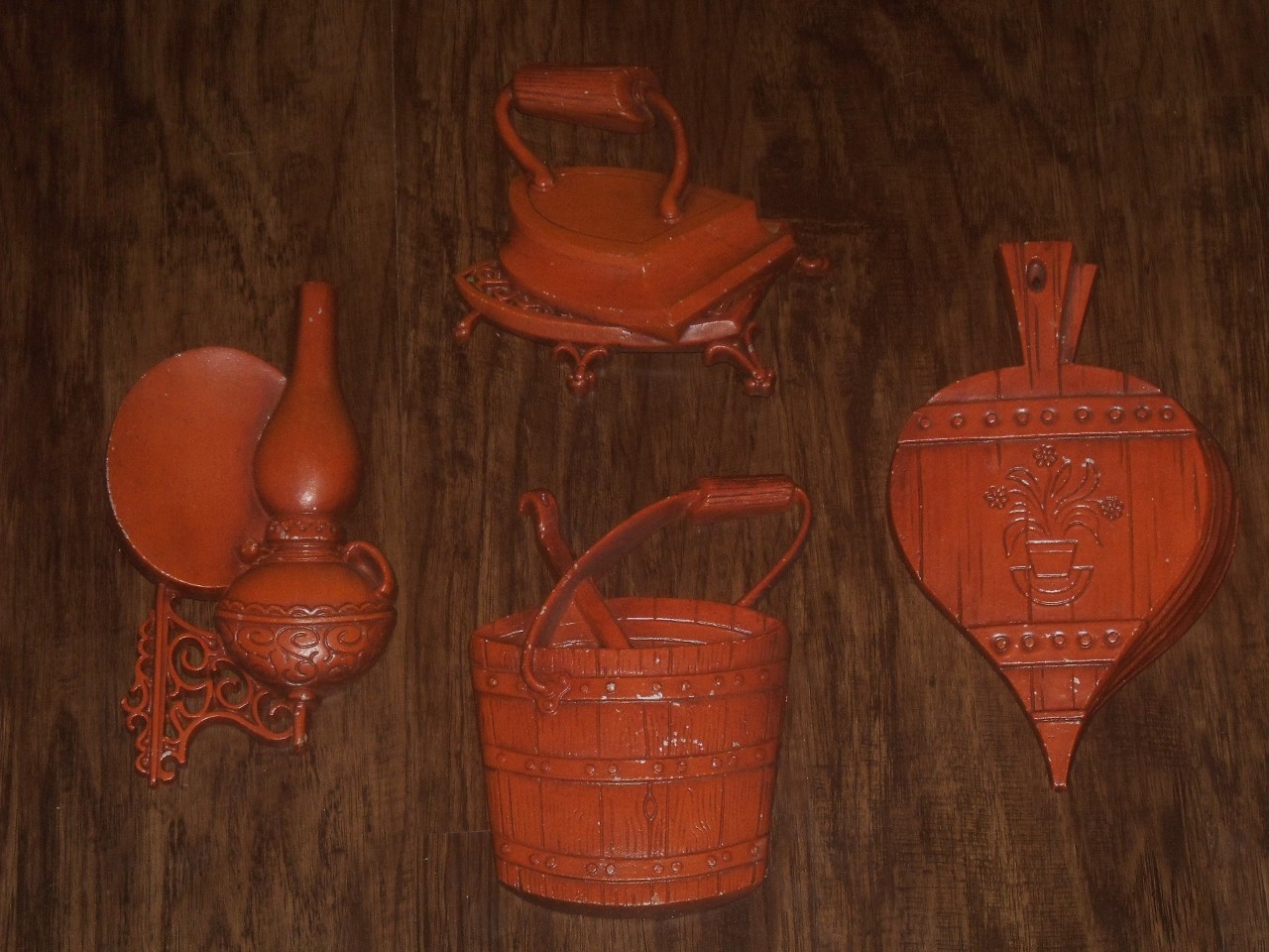 VTG 4P SEXTON CAST IRON METAL OIL HURRICANE LAMP BUCKET IRON WALL ART PLAQUE SET
