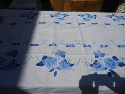 VINTAGE Blue Flower Applique & Hand Embroidery Tablecloth w/12 Napkins 102 x 69