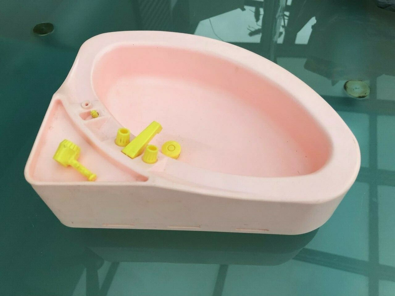 Vintage 1970's Barbie Luxury Bath Tub
