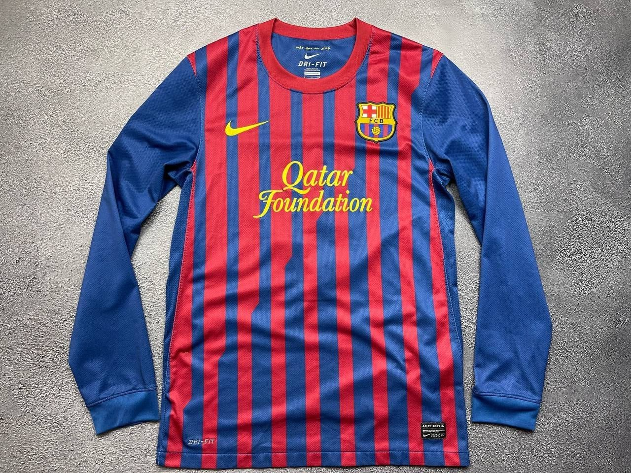 Barcelona 2011/2012 Nike Home Football Soccer Shirt #6 Xavi
