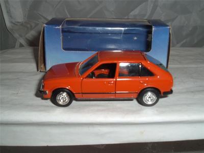 GAMA GERMANY OPEL KADETT LIMOUSINE 5 DOORS WITH OPEL CORSA BOX SCALE 1/43
