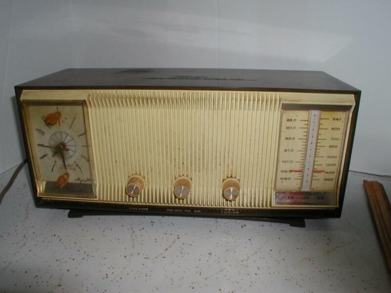 Vintage 1960s Sears Magic Glow Silvertone Table Top Tube AM-FM Radio GROOVY