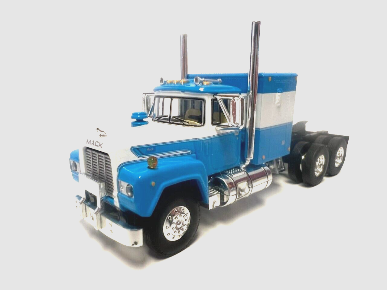DCP FIRST GEAR 1/64 SCALE R MODEL MACK FLAT TOP SLEEPER