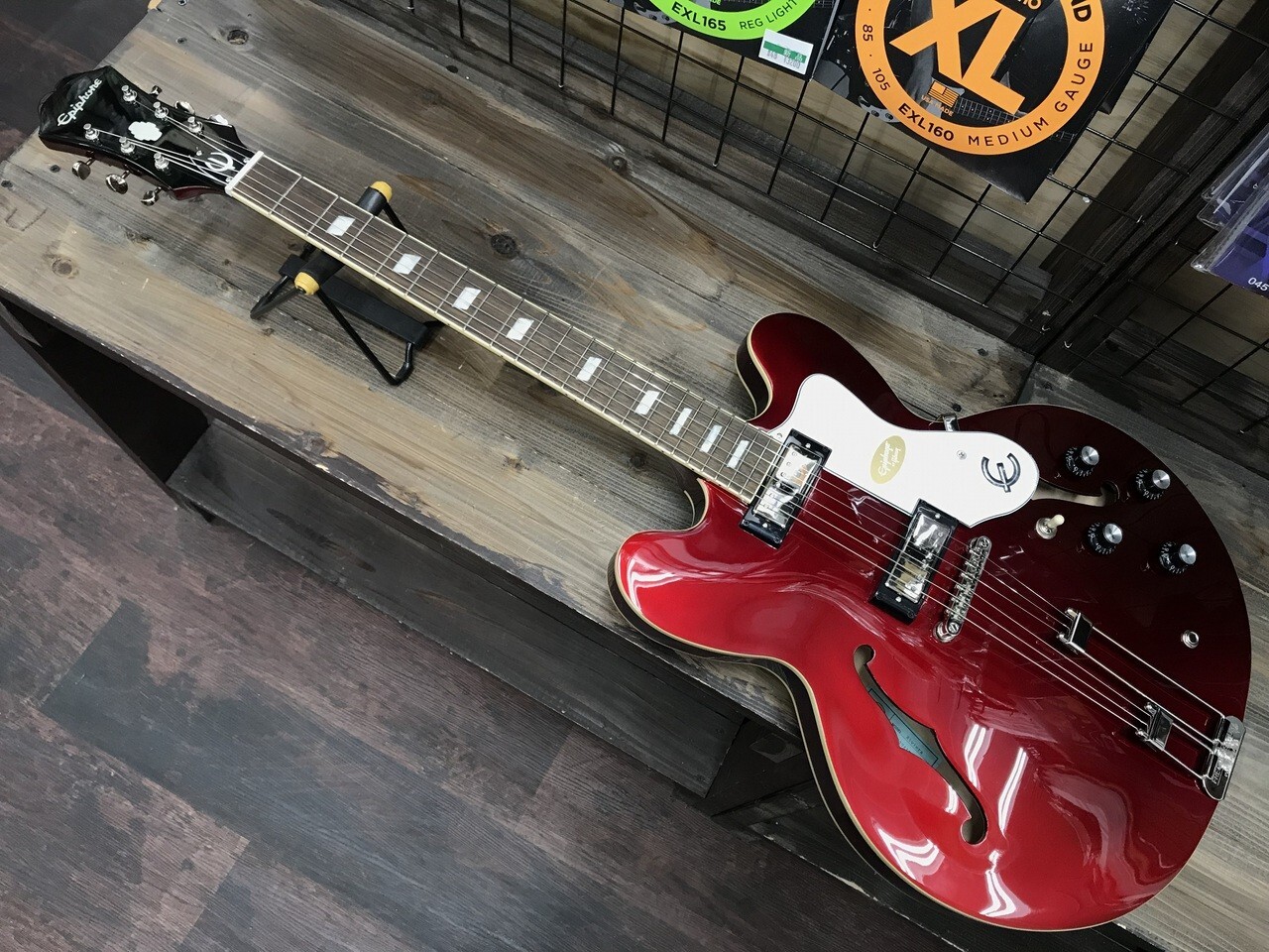 beep　Epiphone riviera Epiphone Riviera Semi-hollowbody Electric Guitar - Royal Tan