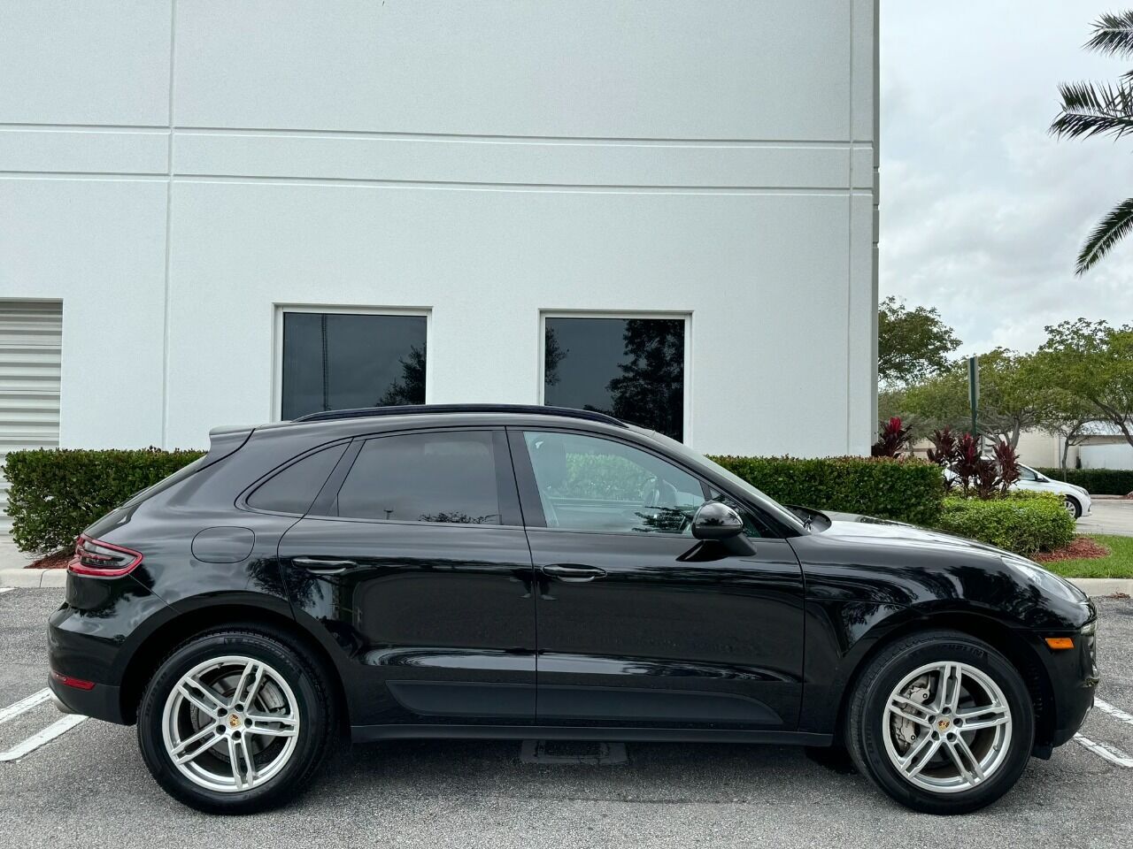 Owner 2016 Porsche Macan, Black with 75822 Miles available now!