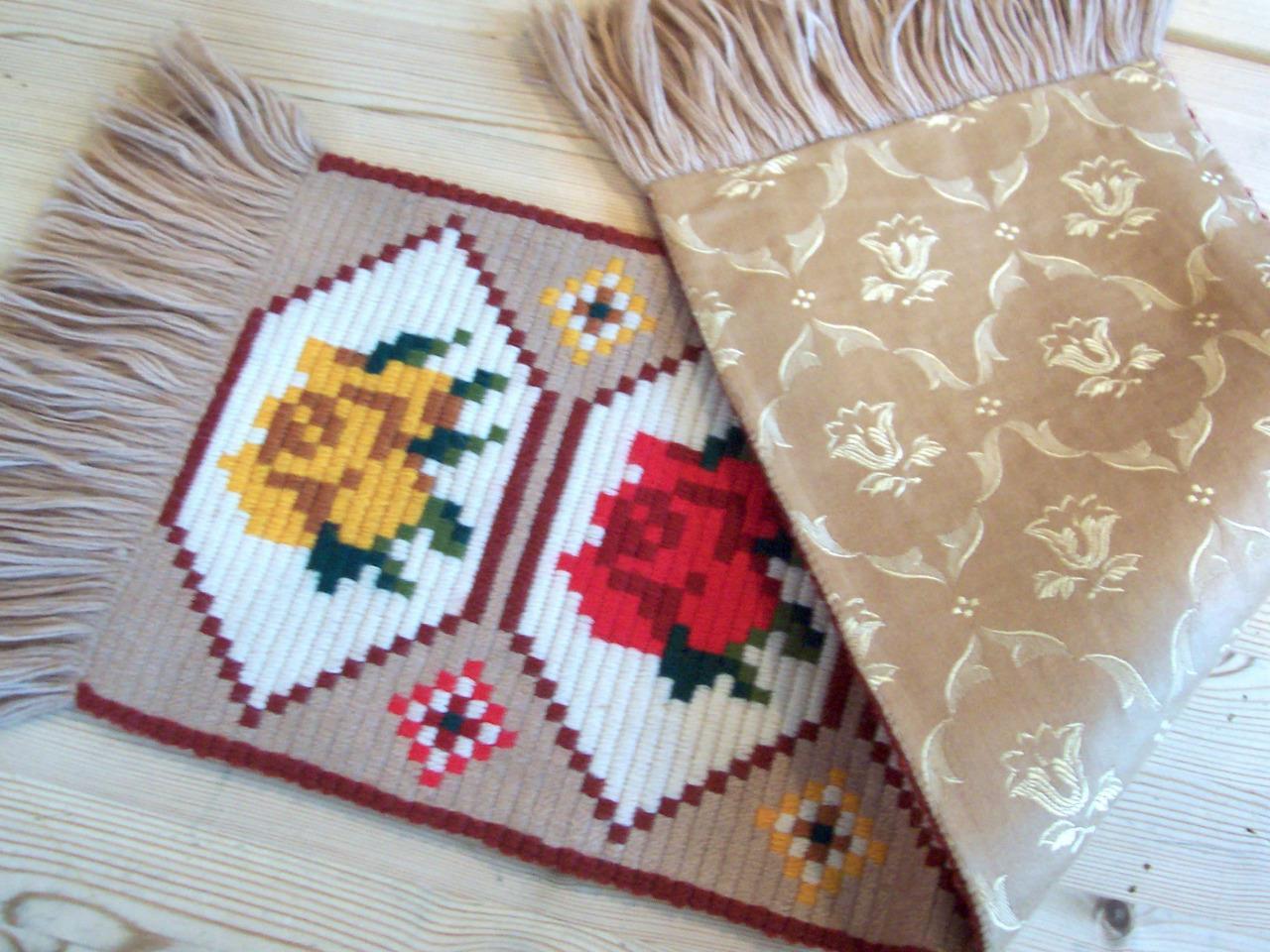 NEW UNUSUAL COLORFUL NORWEGIAN HAND EMBROIDERED TABLE RUNNER NORWAY Scandinavia