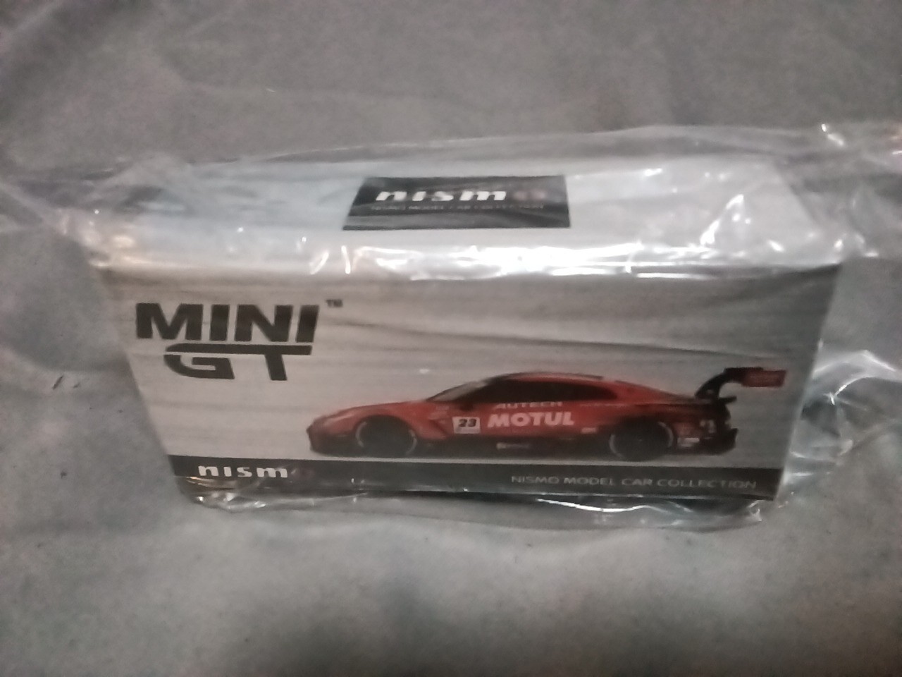 MINI GT Nissan GT-R Nismo #23 MOTUL AUTECH GT-R 2021