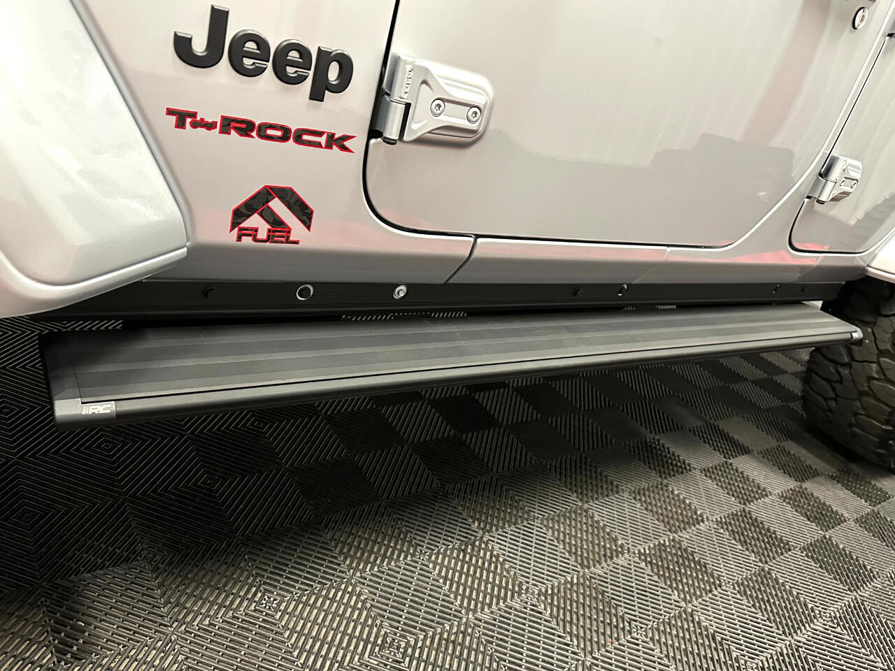 ::2023 Jeep Wrangler T-ROCK 1 Touch Sky Power Top Lifted 4x4