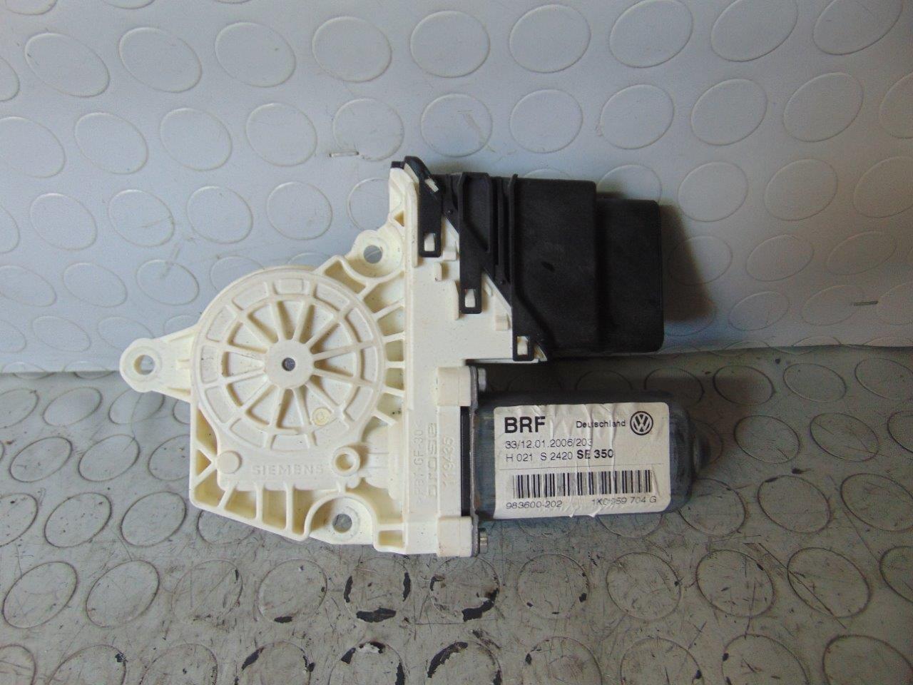 Motorino alzacristallo posteriore destro SEAT LEON 1K0959704G (2005-2013)